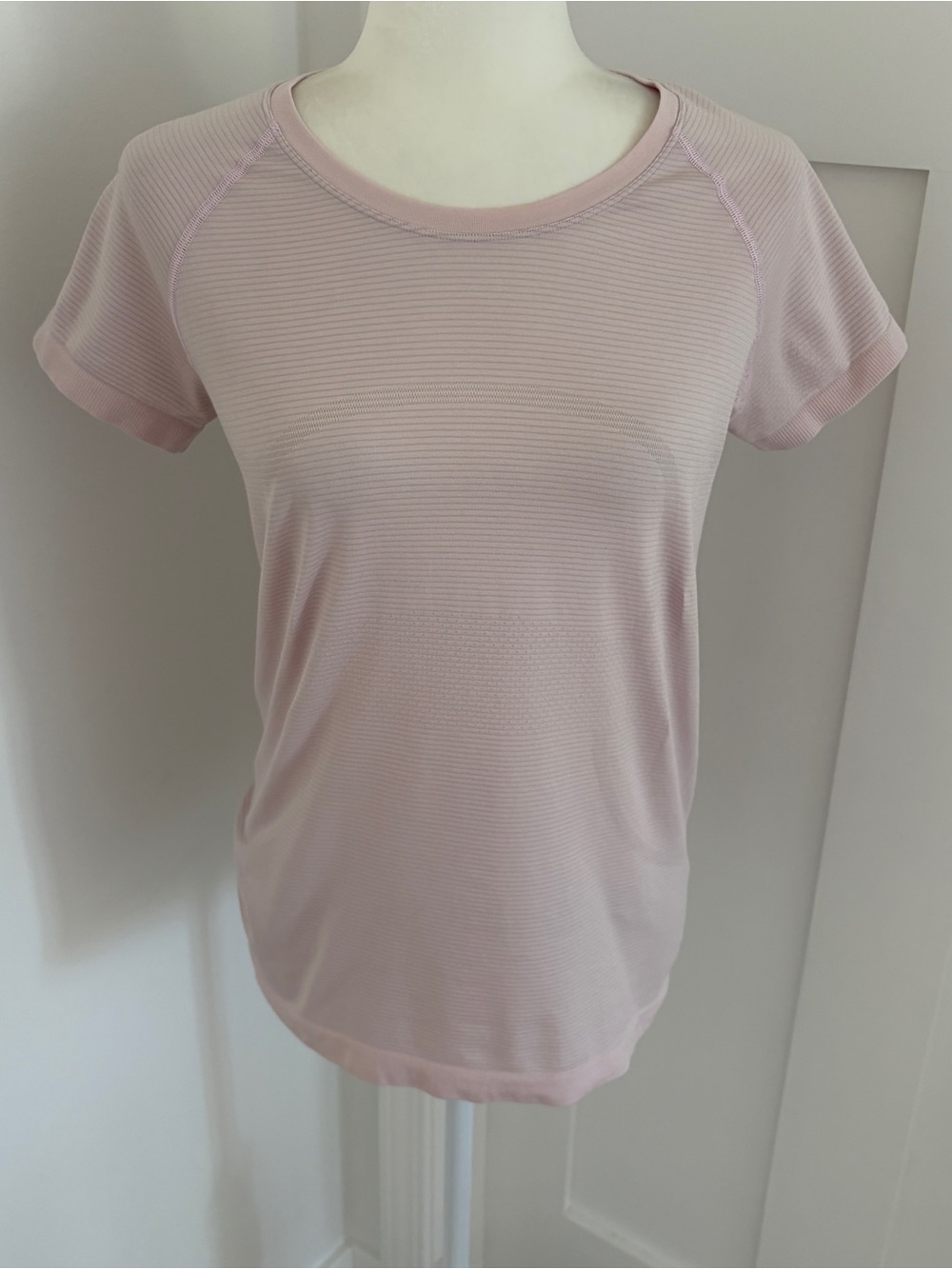 Lululemon Swiftly Tech Shirt Sz 8 Pink Short Sleeve Seamless Athletic Top*K14
